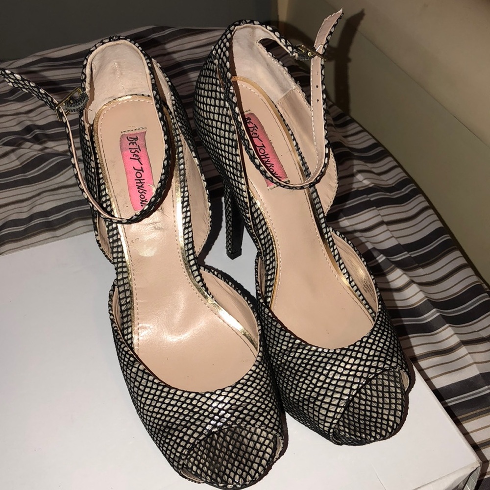 BETSEY JOHNSON HEELS